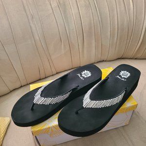 *new*Yellowbox clear sparkle flip-flops